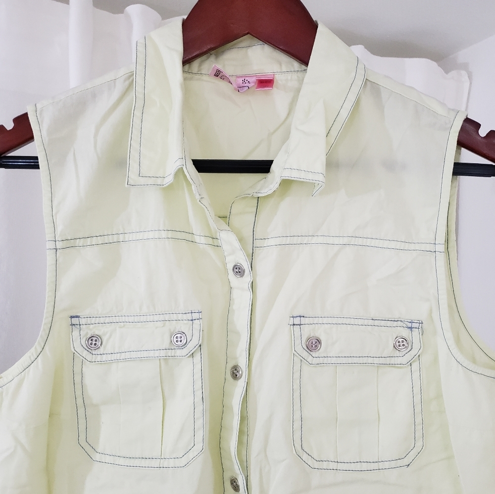 Dolled Up Button Down Sleeveless Top in Lime Green Women’s Size M - Picture 2 of 4